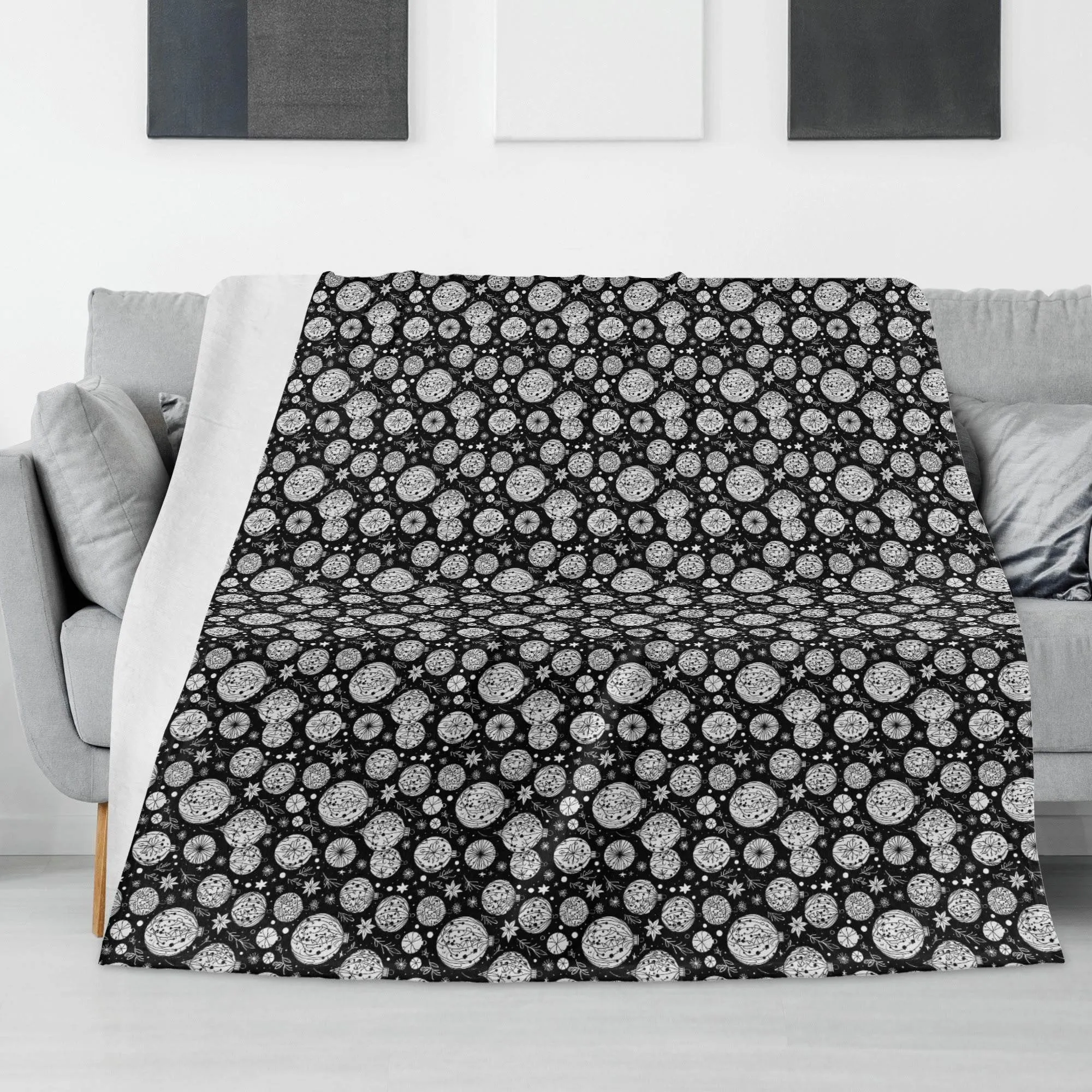 Black and White Ornament Flannel Breathable Blanket 4 Sizes