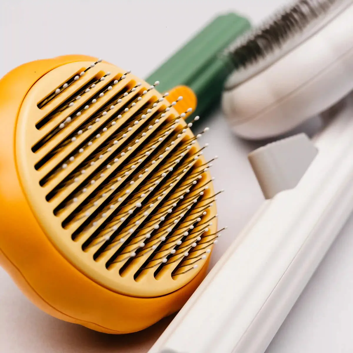 BrushBuddy - Pet Grooming Brush