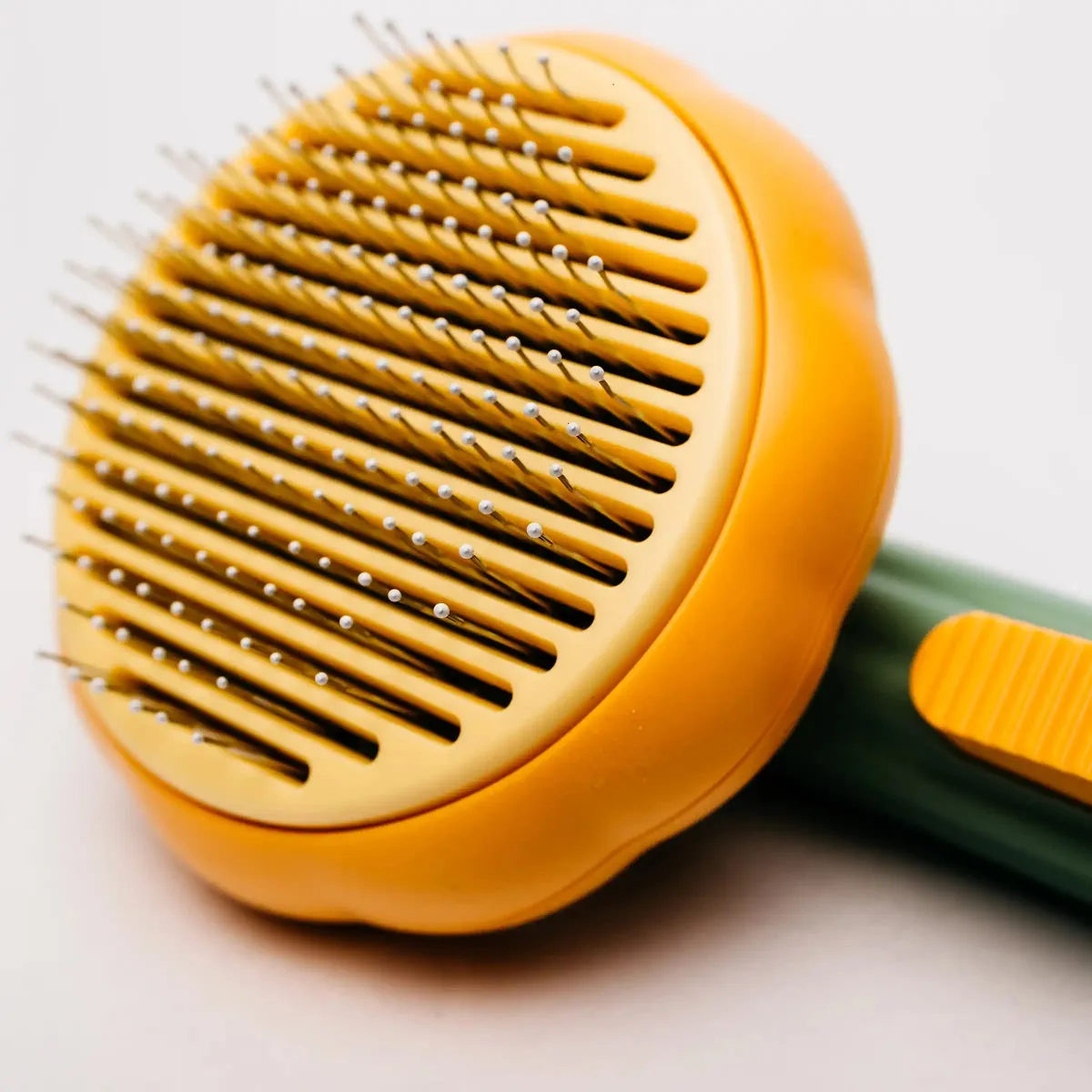 BrushBuddy - Pet Grooming Brush