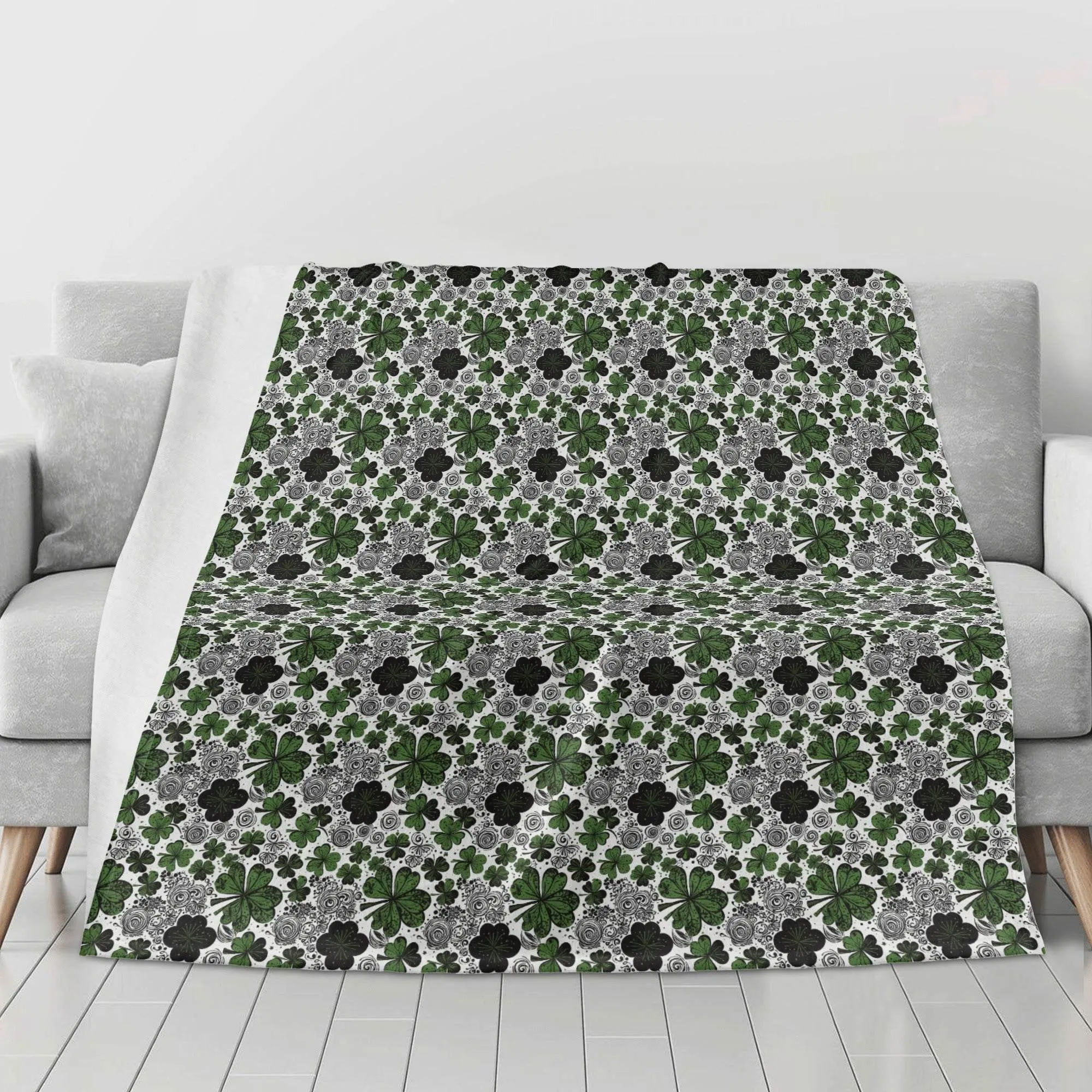 Scribble Clovers Flannel Breathable Blanket 4 Sizes