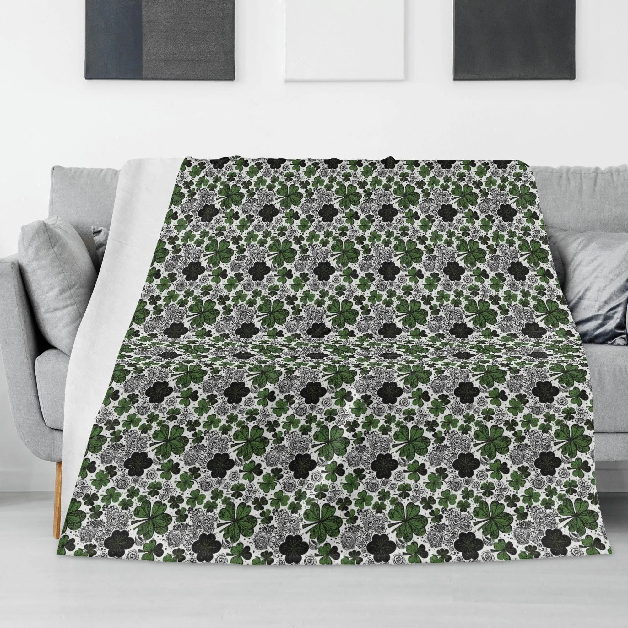 Scribble Clovers Flannel Breathable Blanket 4 Sizes