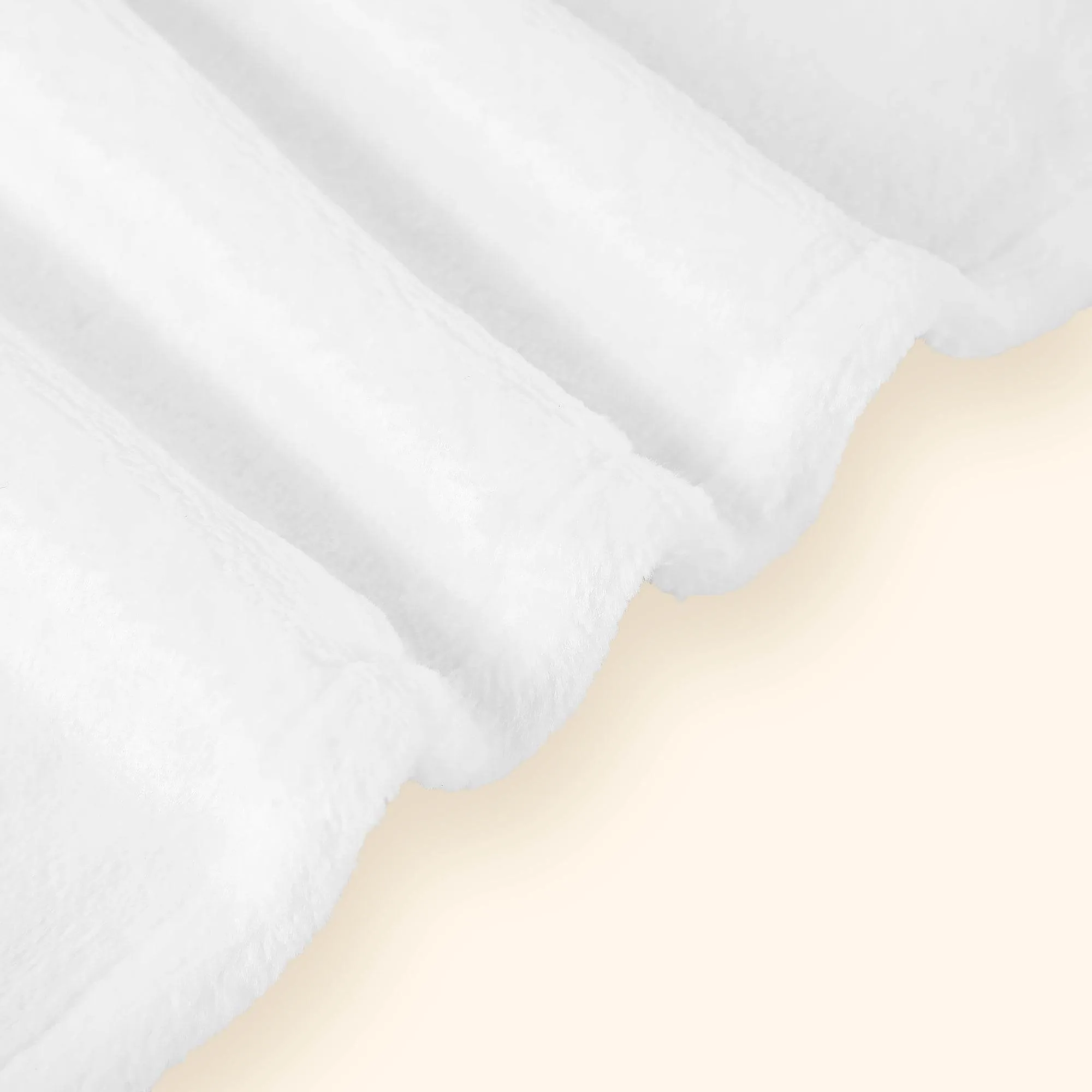 Scribble Clovers Flannel Breathable Blanket 4 Sizes